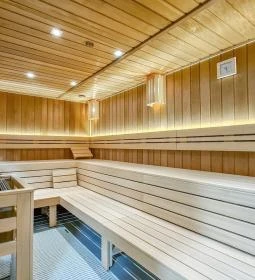 Lővér uszoda és Lővér fürdő (strand)