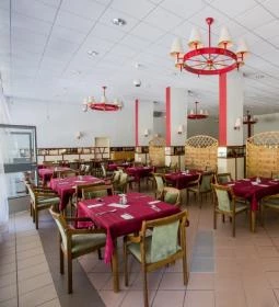 Tungi Étterem (Retro Hotel)