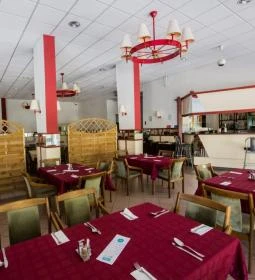 Tungi Étterem (Retro Hotel)