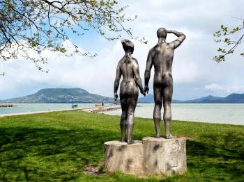 Emberpár szobor Fonyód