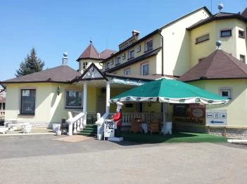 Holdfény Hotel étterme Forró