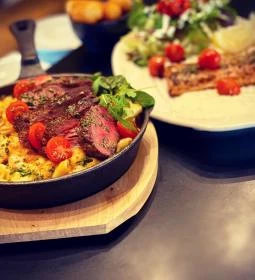 Happy Day Barbecue & Burger Bár