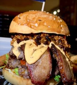 Happy Day Barbecue & Burger Bár