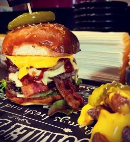 Happy Day Barbecue & Burger Bár