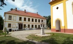 Szerb ortodox kolostor és templom
