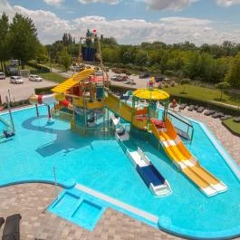 Wellness Hotel Katalin Gyenesdiás - Medence/kert