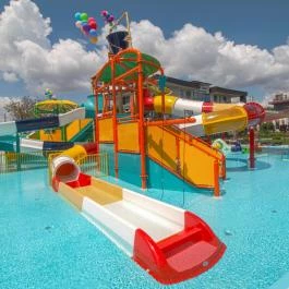 Wellness Hotel Katalin Gyenesdiás - Medence/kert