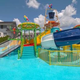 Wellness Hotel Katalin Gyenesdiás - Medence/kert