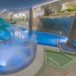 Wellness Hotel Katalin Gyenesdiás - Medence/kert