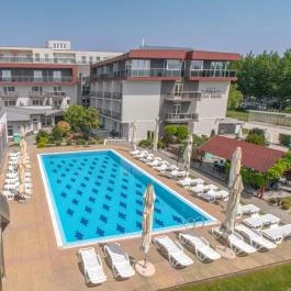 Wellness Hotel Katalin Gyenesdiás - Medence/kert