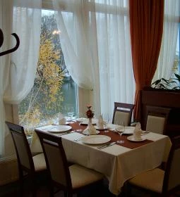 Amstel Hattyú Fogadó étterme