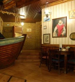 Captain Drake's Pub