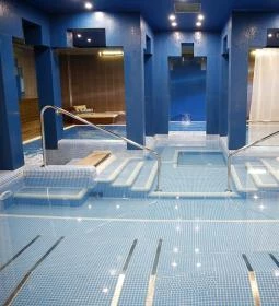 Golden Ball Club Hotel