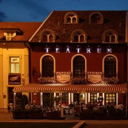 Teátrum Panzió Győr - Külső kép