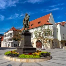 Kisfaludy Károly szobor Győr - Egyéb