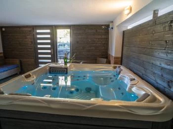 4 Ász Deluxe Apartman Gyula