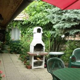 Agod Apartman Gyula - Medence/kert