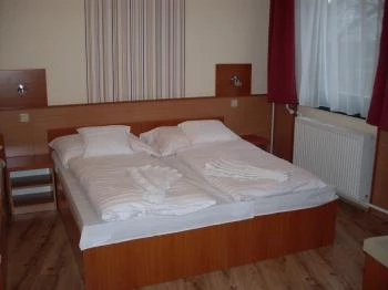 Aranykereszt Hotel Gyula