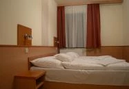 Aranykereszt Hotel Gyula