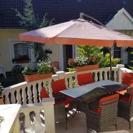 Beáta Apartman Gyula - Medence/kert