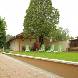 Belvárosi Apartmanház Gyula - Medence/kert