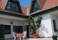 Jázmin Panzió Gyula