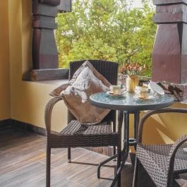 Komló Hotel Gyula - Medence/kert