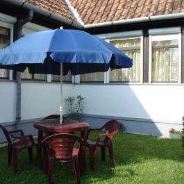 Liza Apartman Gyula - Medence/kert