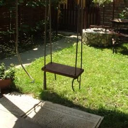 Mediterrán Apartman Gyula - Medence/kert