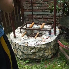 Mediterrán Apartman Gyula - Medence/kert