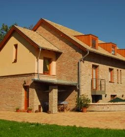 Várárok Apartman Gyula