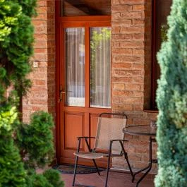 Varázskő Apartman Gyula - Medence/kert