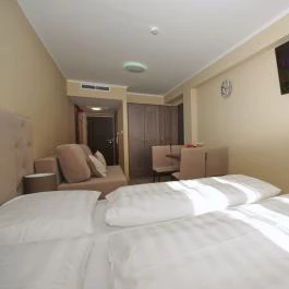 Várfürdő Panzió Gyula - Szobák