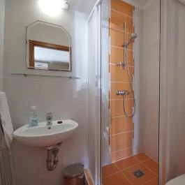 Várfürdő Panzió Gyula - Szobák