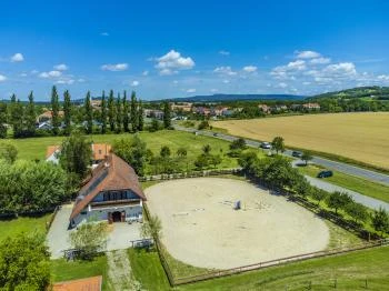 Gyulavezér Lovasbirodalma Panzió Gyulakeszi