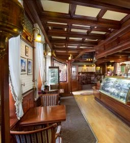 Nelson Pub Étterem & Cukrászda