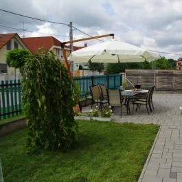 Ábel Apartman Hajdúszoboszló - Medence/kert