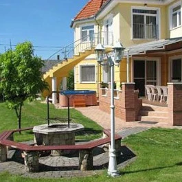 AQUApartman Hajdúszoboszló - Medence/kert