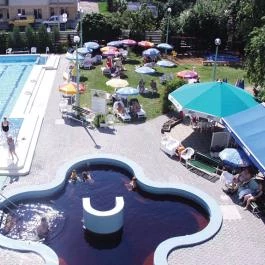 Barátság Gyógy és Wellness Szálloda Hajdúszoboszló - Medence/kert