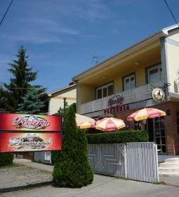 Clock Café Pizzéria & Panzió