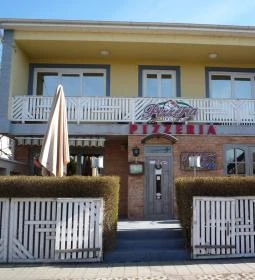 Clock Café Pizzéria & Panzió