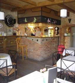 Clock Café Pizzéria & Panzió