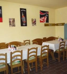 Clock Café Pizzéria & Panzió