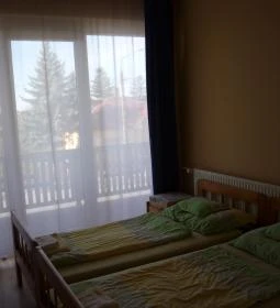 Clock Café Pizzéria & Panzió