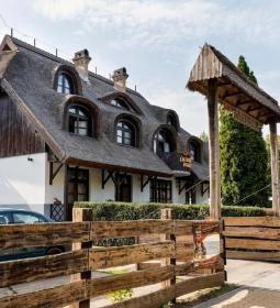 Laci Betyár Hotel
