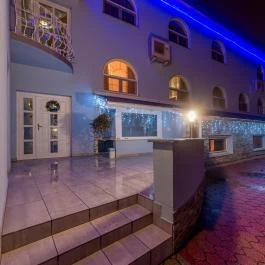 Márvány Panzió Hajdúszoboszló - Medence/kert