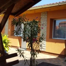 Mary Apartman Hajdúszoboszló - Medence/kert