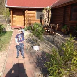 Relax Apartman Hajdúszoboszló - Medence/kert