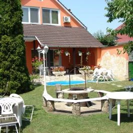 Steffy Apartman Hajdúszoboszló - Medence/kert