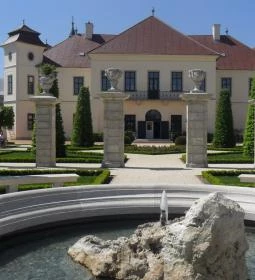 1. legjobb látnivaló: Hajósi Barokk Kastély